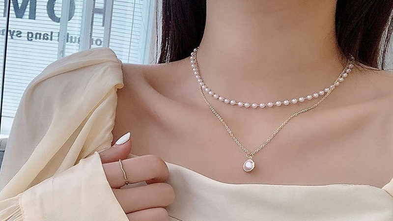 D&acirc;y chuyền ph&ugrave; hợp với chiều cao sẽ t&ocirc;n d&aacute;ng của người đeo